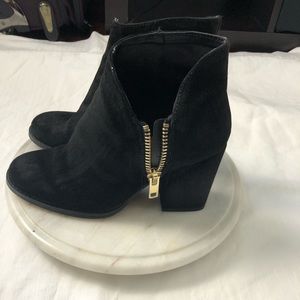 Zara booties size 7 colour black